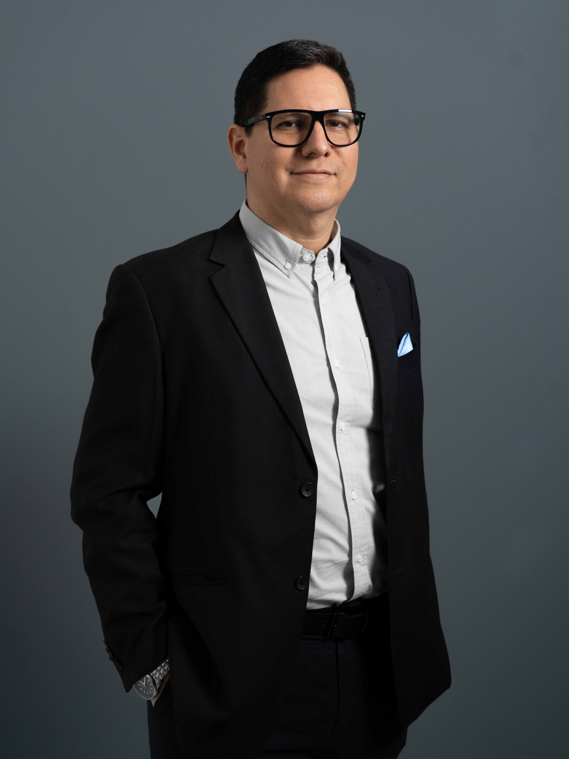 Dr. Mauricio Perdomo - Especialista en clínica estética El Salvador