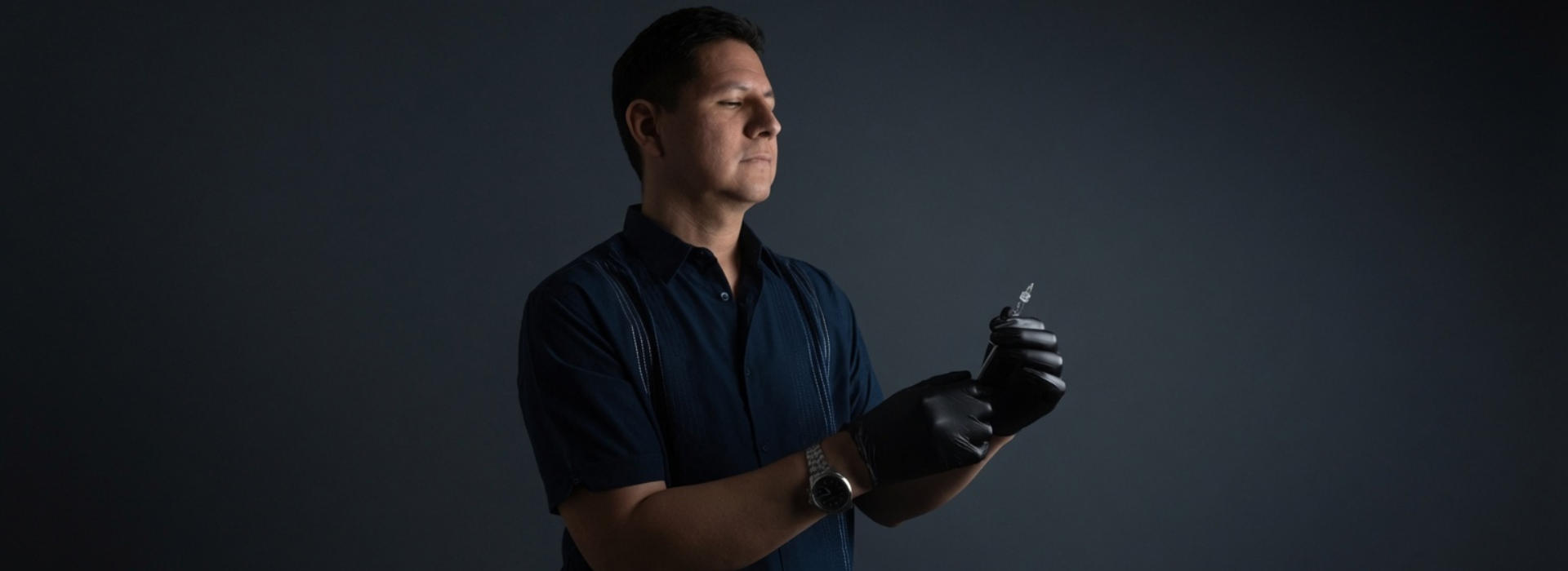 Dr. Perdomo especialista en tratamiento de complicaciones por rellenos faciales en El Salvador